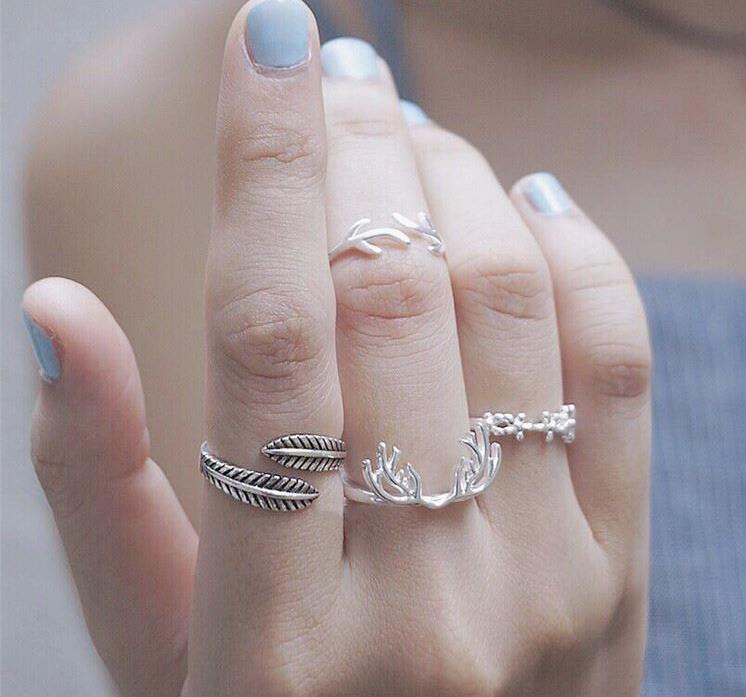 White Deer Finger Ring